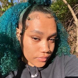 Meet your Posher, Soella